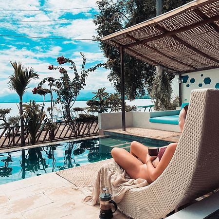 Serenity Luxurious Beachfront Villa & Spa With Private Infinity Pool, 8 Guests Gili Air Exteriér fotografie