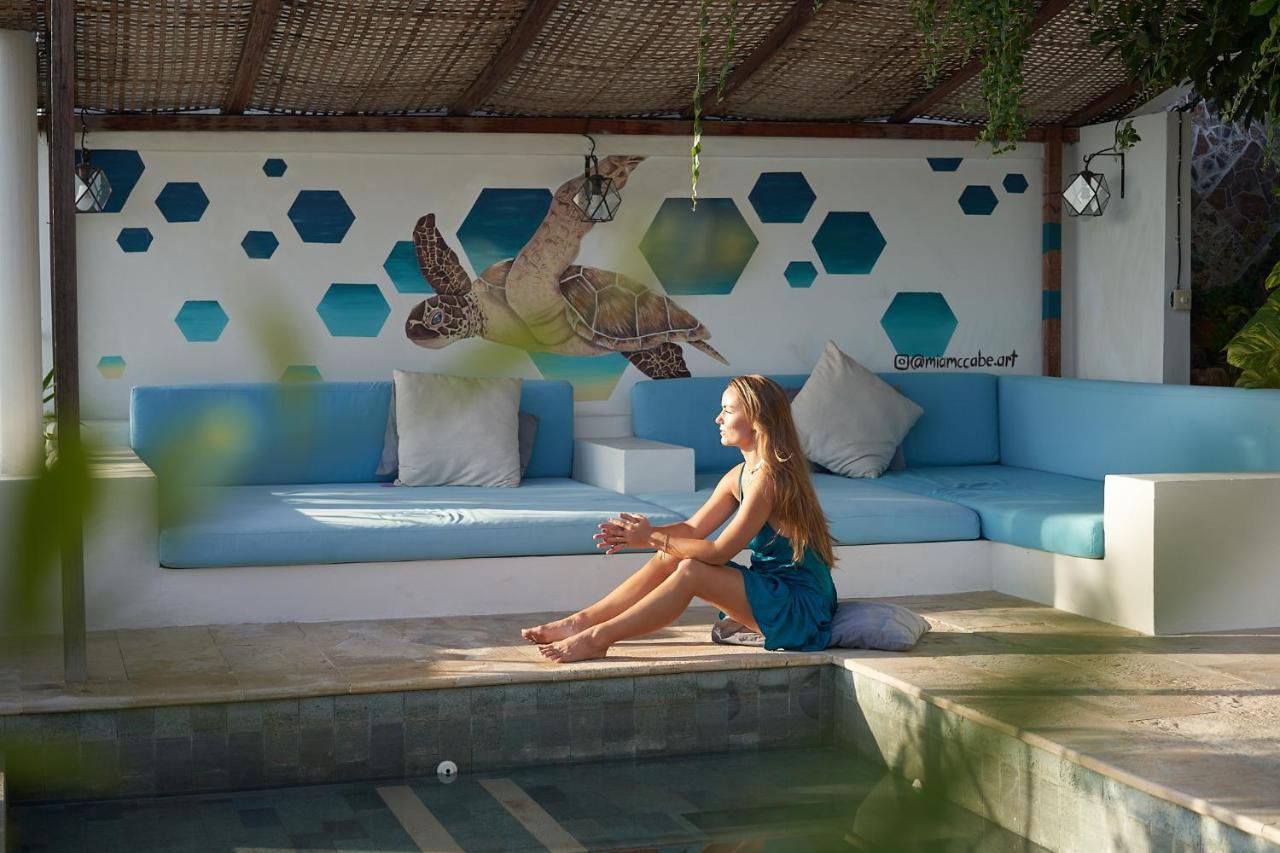 Serenity Luxurious Beachfront Villa & Spa With Private Infinity Pool, 8 Guests Gili Air Exteriér fotografie