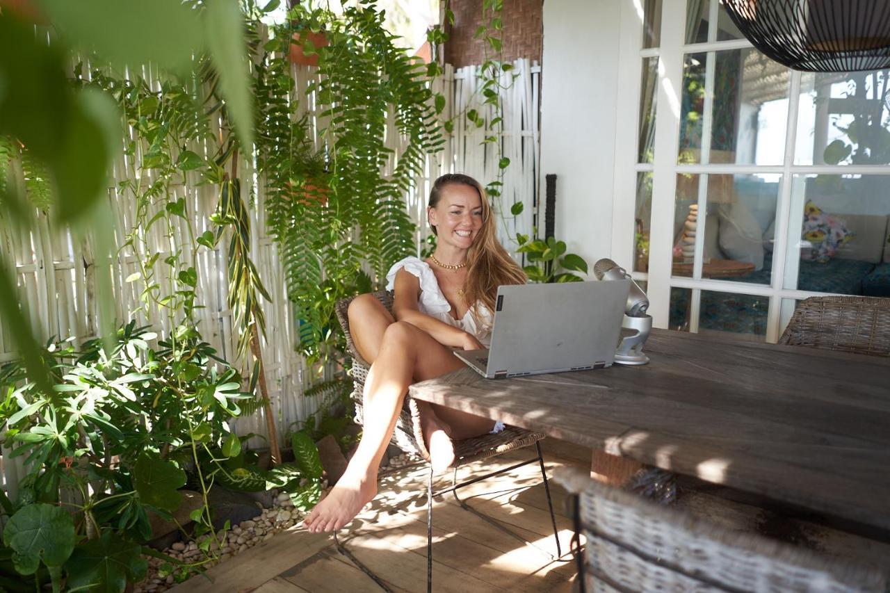 Serenity Luxurious Beachfront Villa & Spa With Private Infinity Pool, 8 Guests Gili Air Exteriér fotografie