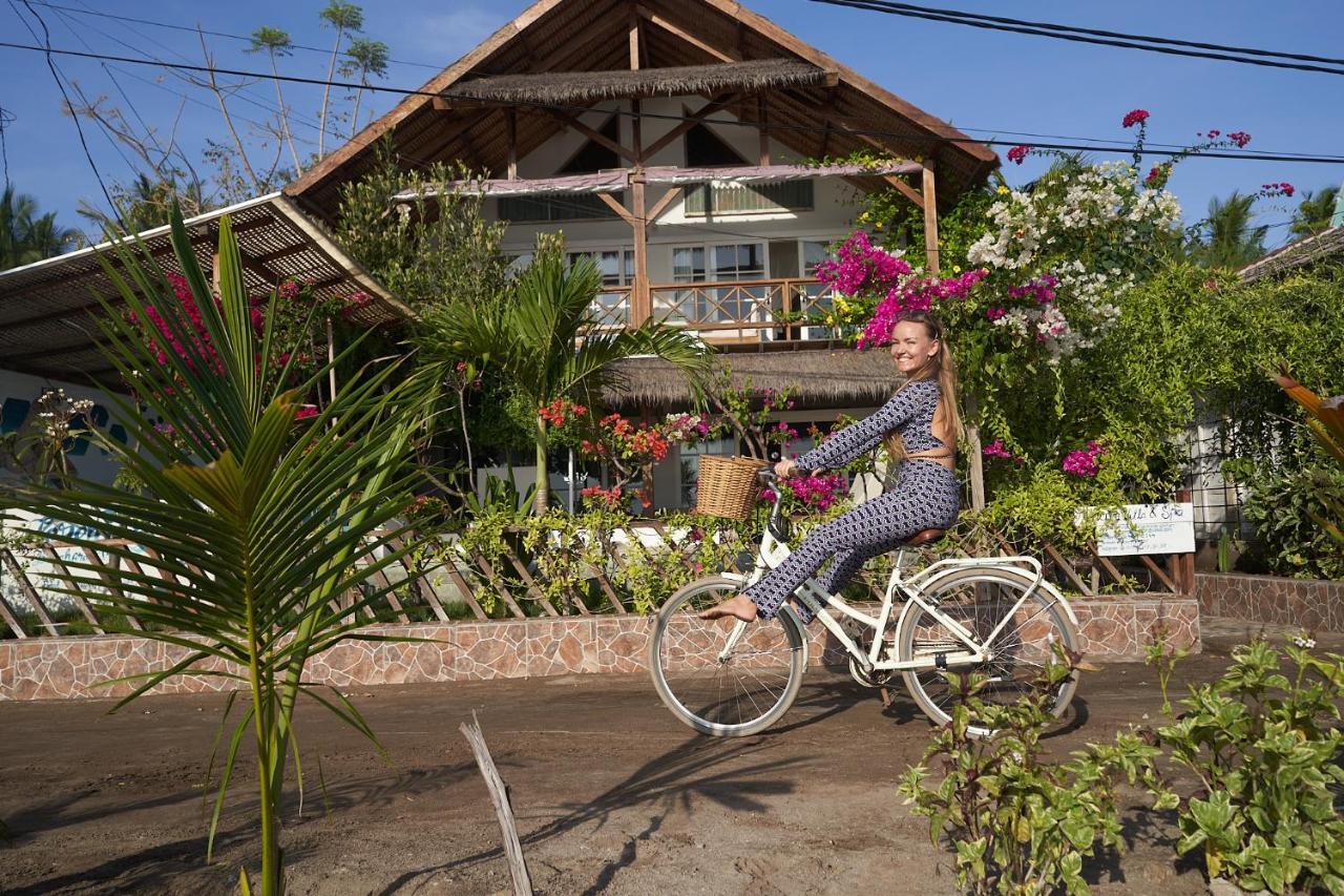 Serenity Luxurious Beachfront Villa & Spa With Private Infinity Pool, 8 Guests Gili Air Exteriér fotografie
