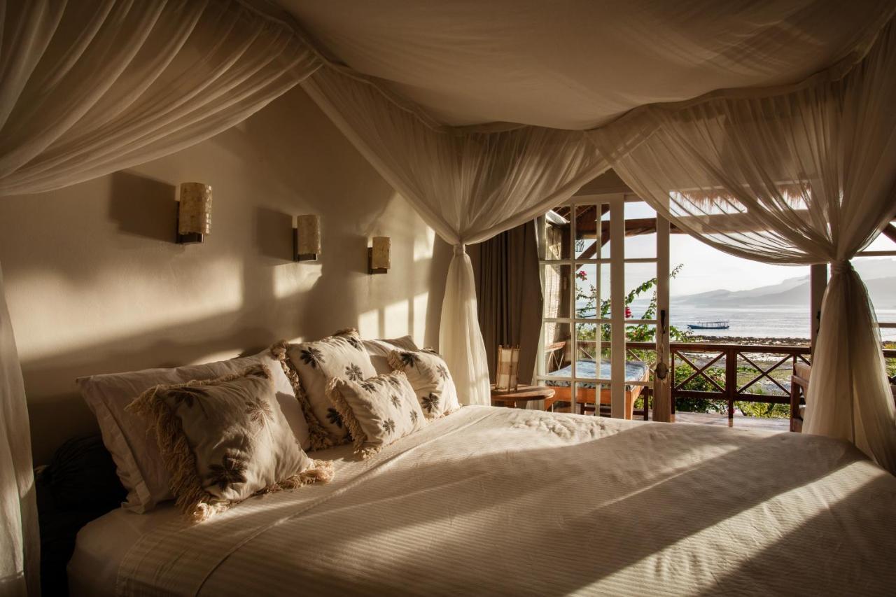 Serenity Luxurious Beachfront Villa & Spa With Private Infinity Pool, 8 Guests Gili Air Exteriér fotografie