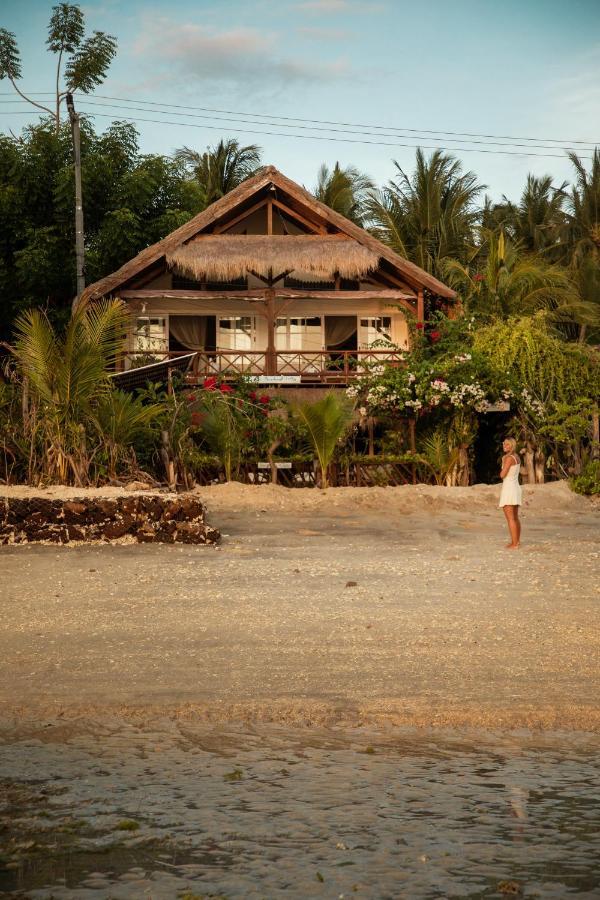 Serenity Luxurious Beachfront Villa & Spa With Private Infinity Pool, 8 Guests Gili Air Exteriér fotografie