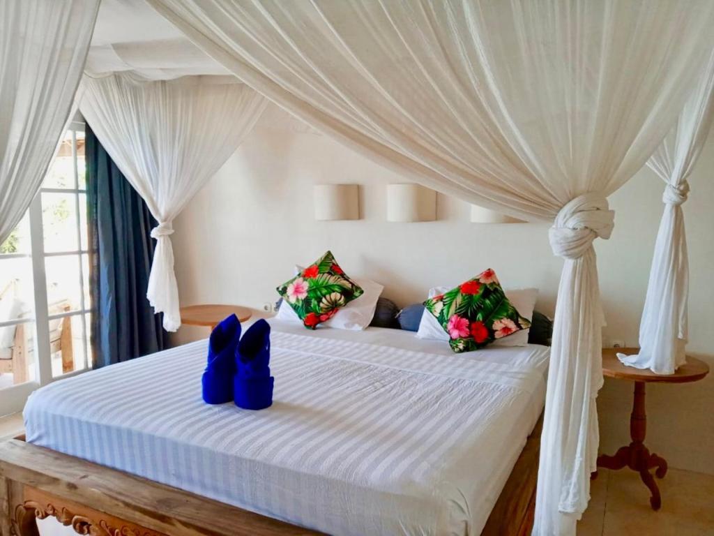 Serenity Luxurious Beachfront Villa & Spa With Private Infinity Pool, 8 Guests Gili Air Exteriér fotografie