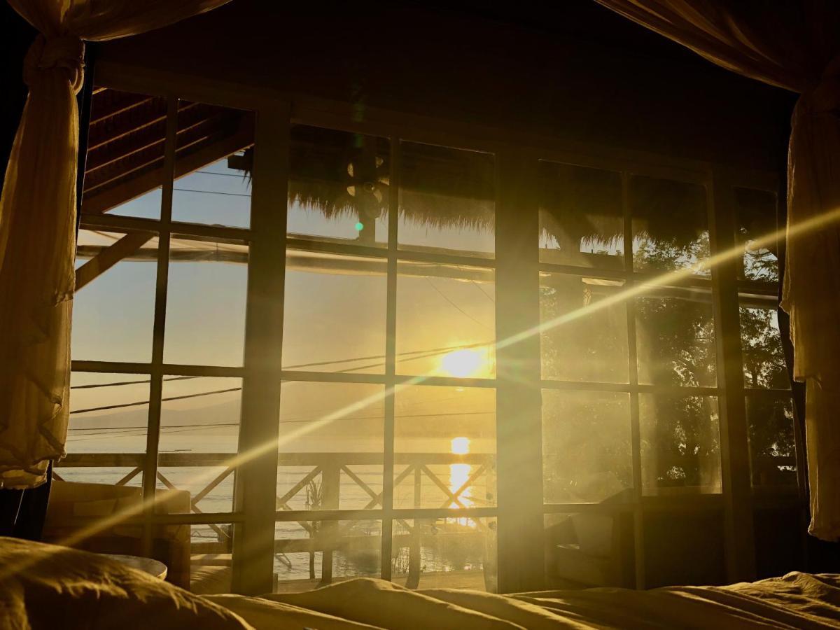 Serenity Luxurious Beachfront Villa & Spa With Private Infinity Pool, 8 Guests Gili Air Exteriér fotografie